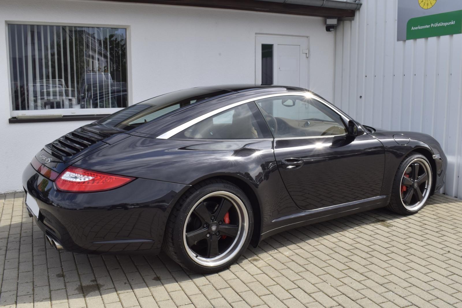 PORSCHE 911 TARGA 4 S