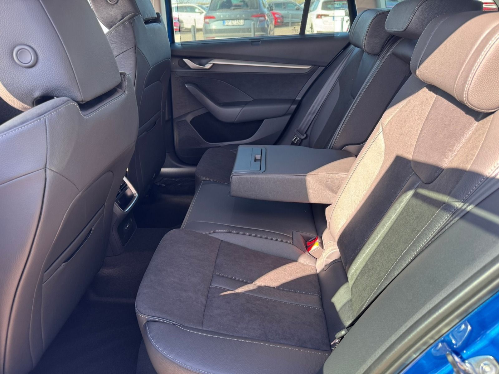 Fahrzeugabbildung SKODA Octavia Combi Tour 2,0 TDI 110kW 7-Gang-DSG