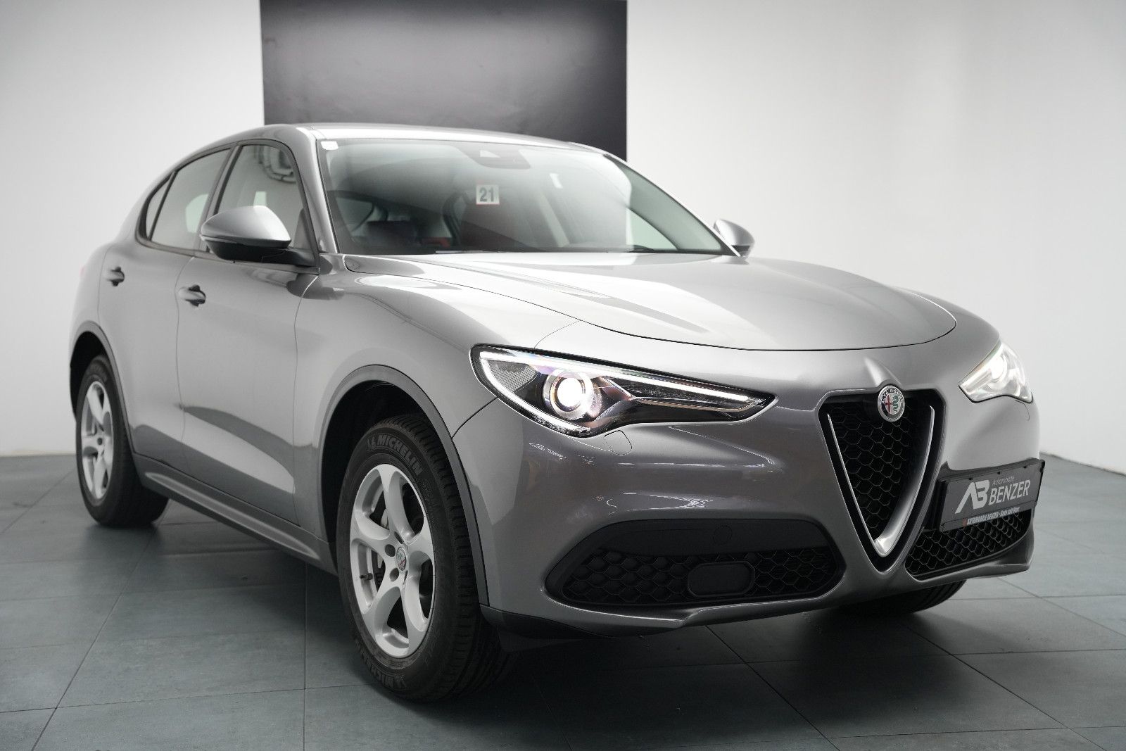 Fahrzeugabbildung Alfa Romeo Stelvio Super Q4/BI-XENON/PDC/AUTOMATIK/SPURHALT