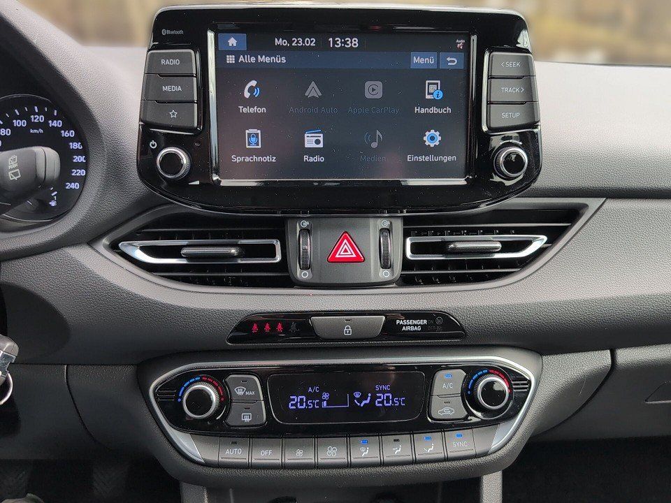 Fahrzeugabbildung Hyundai i30 KOMBI 1.6 CRDi EDITION 30 GARANTIE-02/29 SHZ
