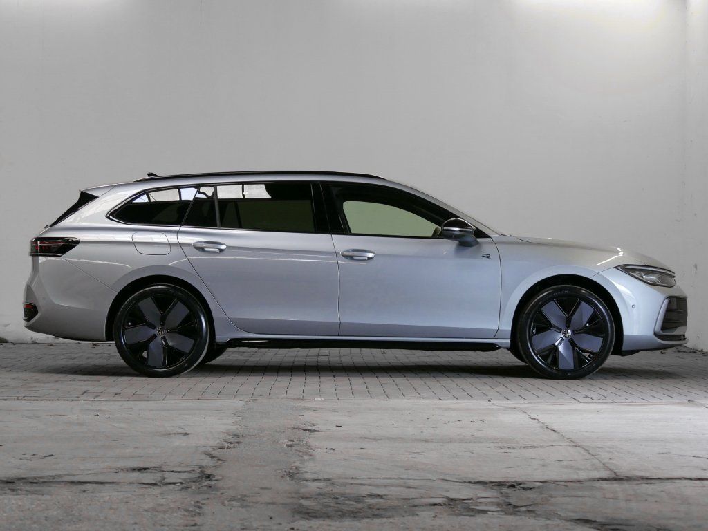 Fahrzeugabbildung Volkswagen Passat Variant R-Line 2.0  TDI DSG AHK Pano