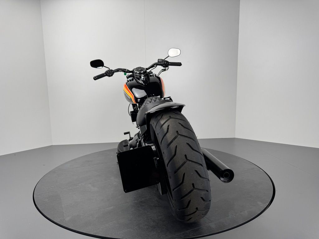 Fahrzeugabbildung Harley-Davidson SOFTAIL HERITAGE *CUSTOM "Milwaukee-Sunshine"