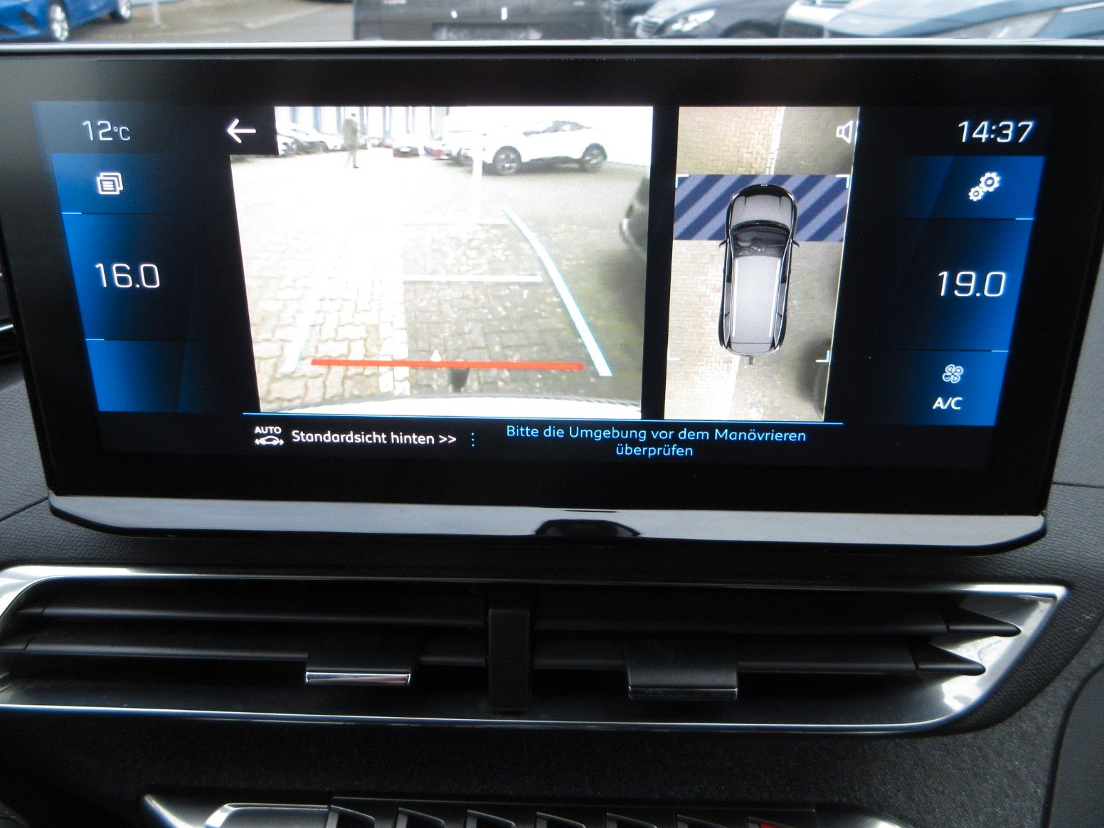 Fahrzeugabbildung Peugeot 5008 Allure Pack 1.5D LED/NAVI/AHK/PDC/R´CAM