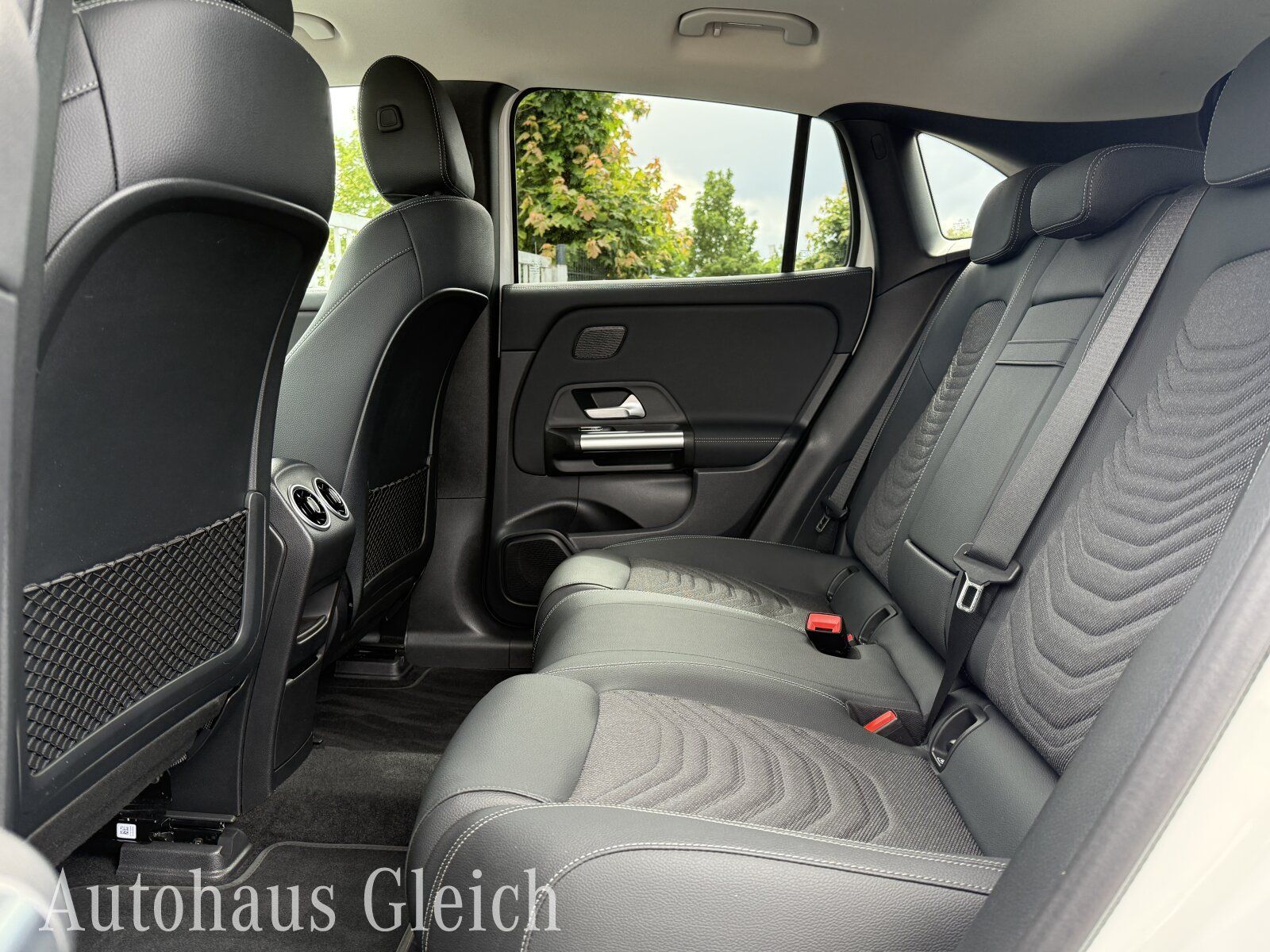 Fahrzeugabbildung Mercedes-Benz EQA 250 + Progressive Navi/Distronic/Klima/LED/B