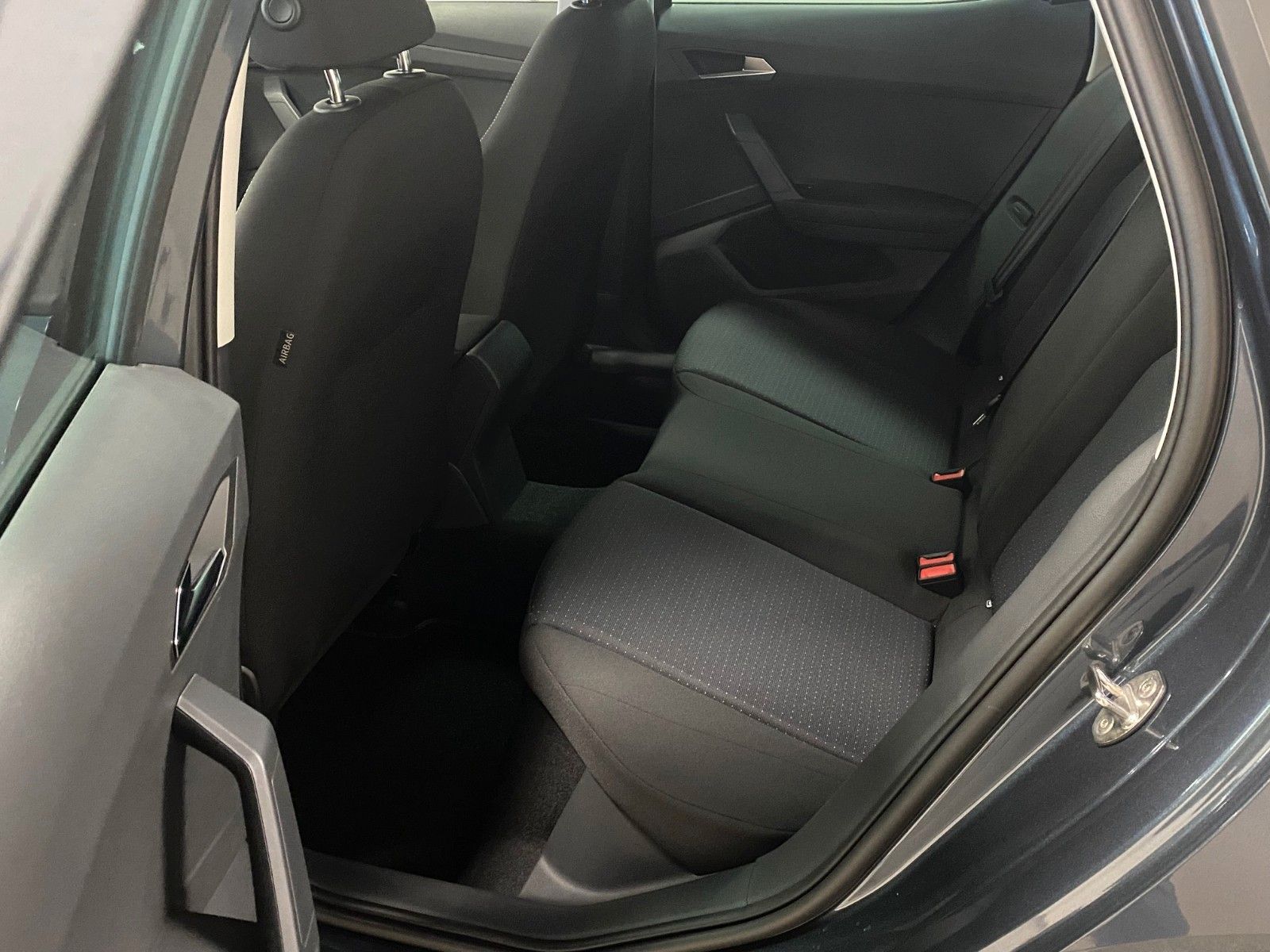 Fahrzeugabbildung SEAT Arona 1.0 TSI DSG STYLE+5 JAHRE GARANTIE+AHK+LED