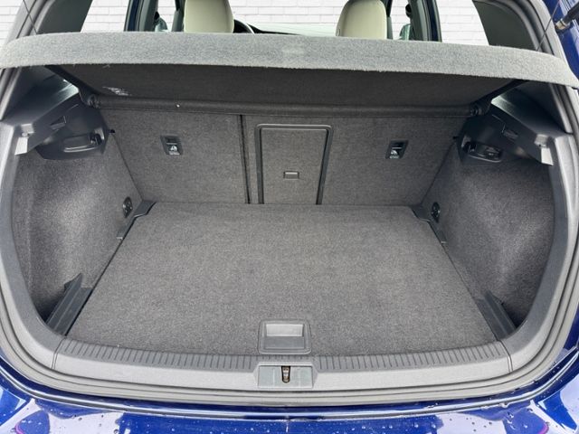 Fahrzeugabbildung Volkswagen Golf Comfortline 1.0 TSI 5-Gang AC PDC ZV