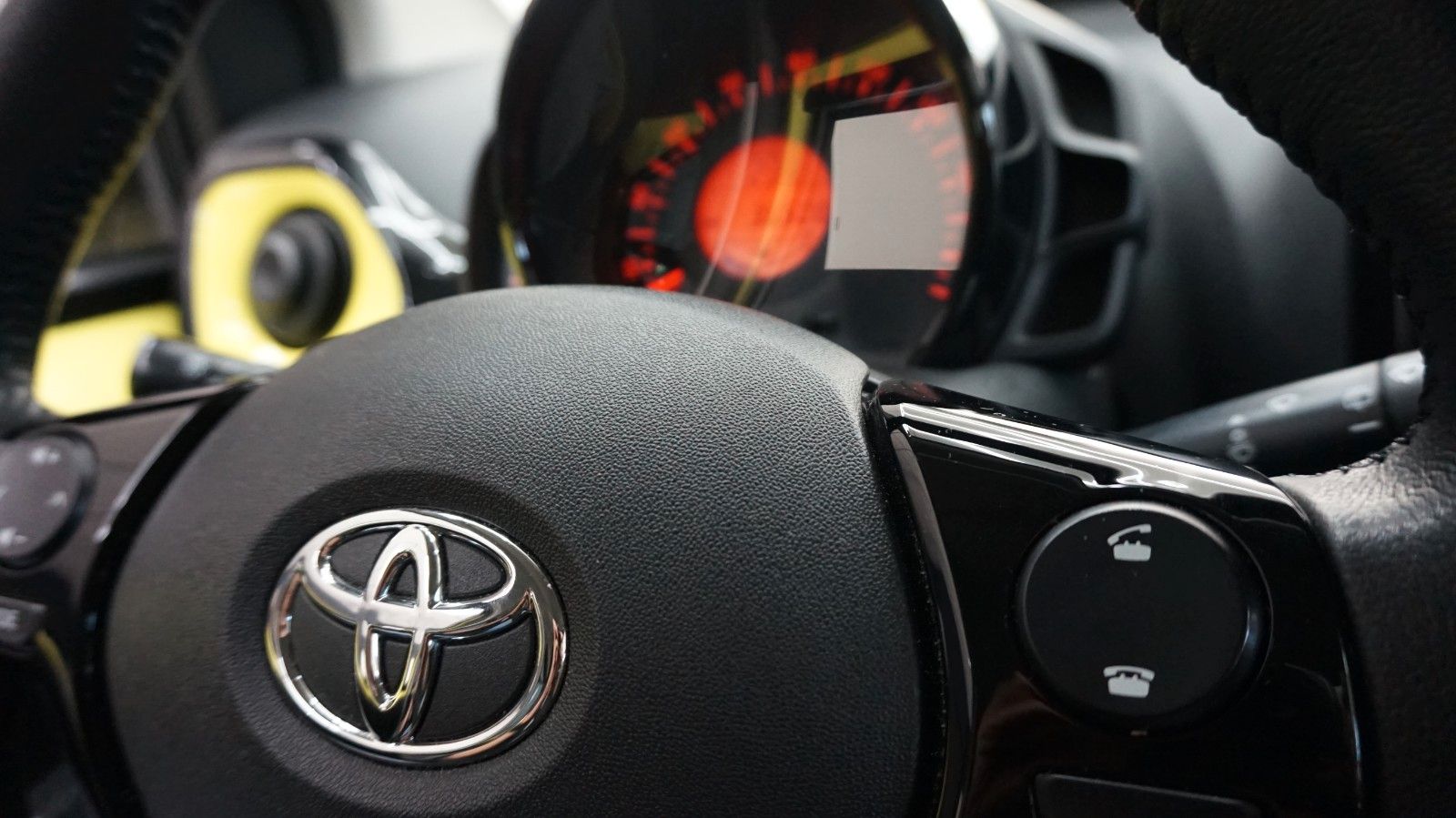 Fahrzeugabbildung Toyota Aygo x-cite nur 4,1 Liter durchs. Verbrauch