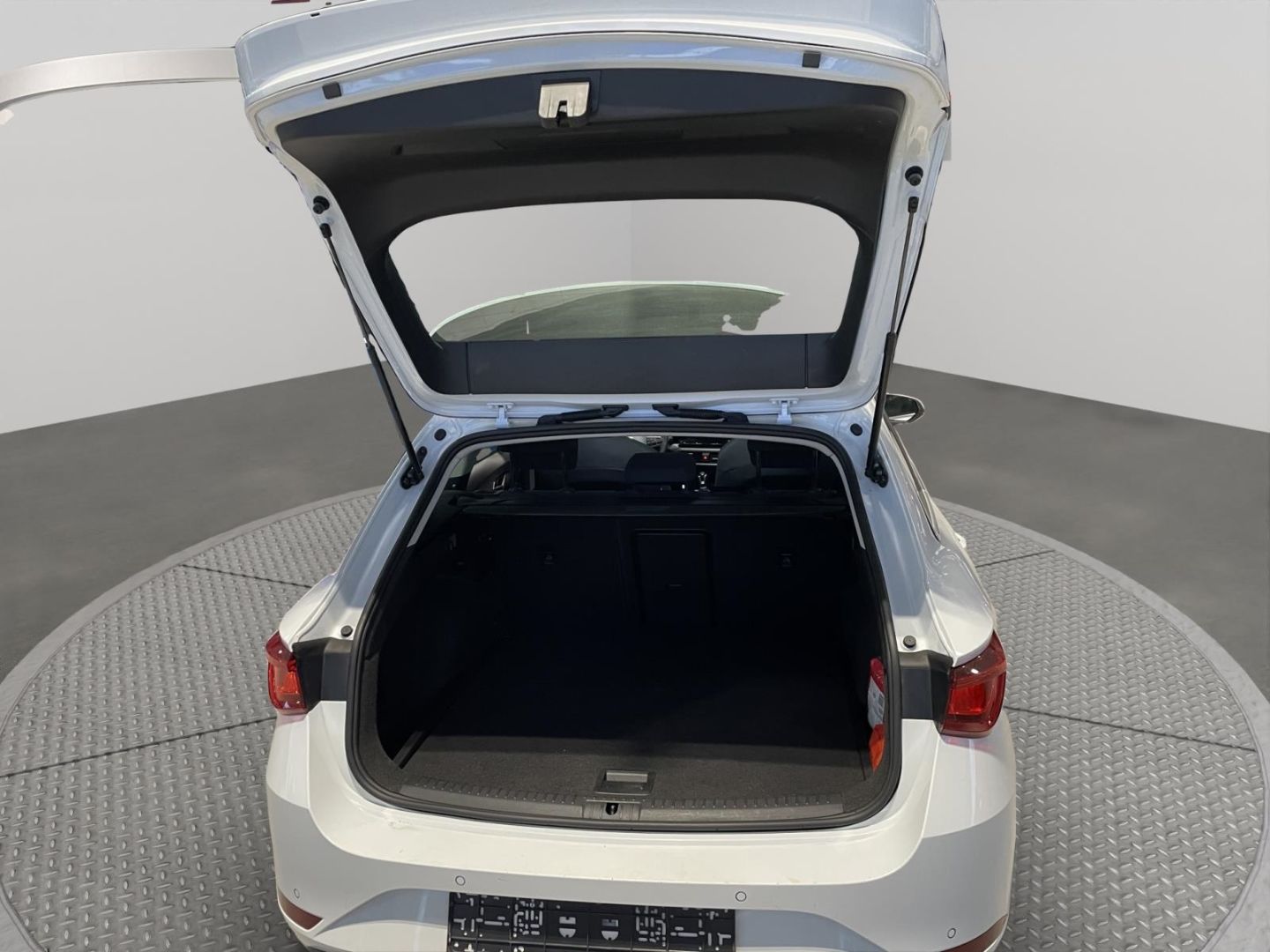 Fahrzeugabbildung SEAT Leon Sportstourer Style 1.5 TSI EU6d