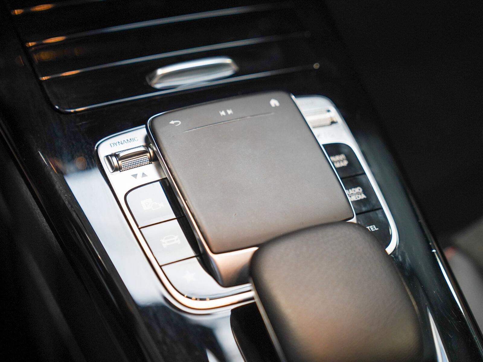 Mercedes-Benz CLA 200 SB AMG Line Night KEYLESS Panorama LED