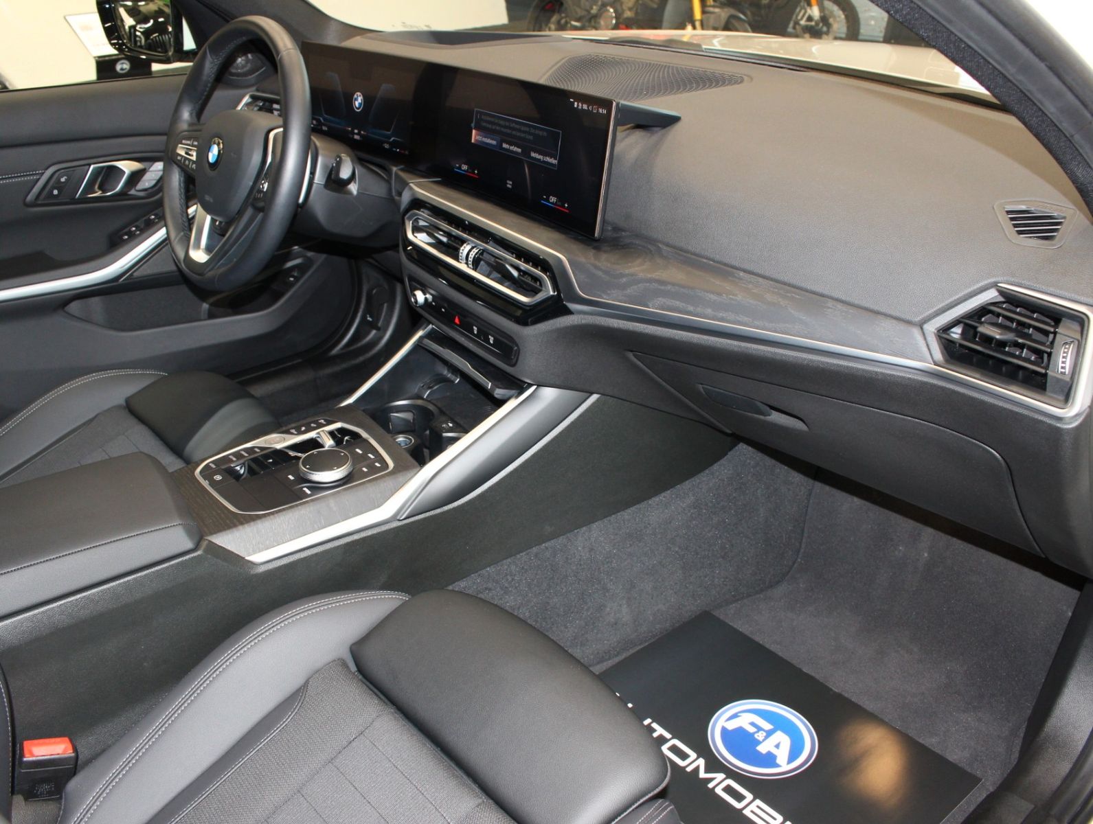 Fahrzeugabbildung BMW 320i LED*Standhzg*HUD*Memory*Harman Kardon