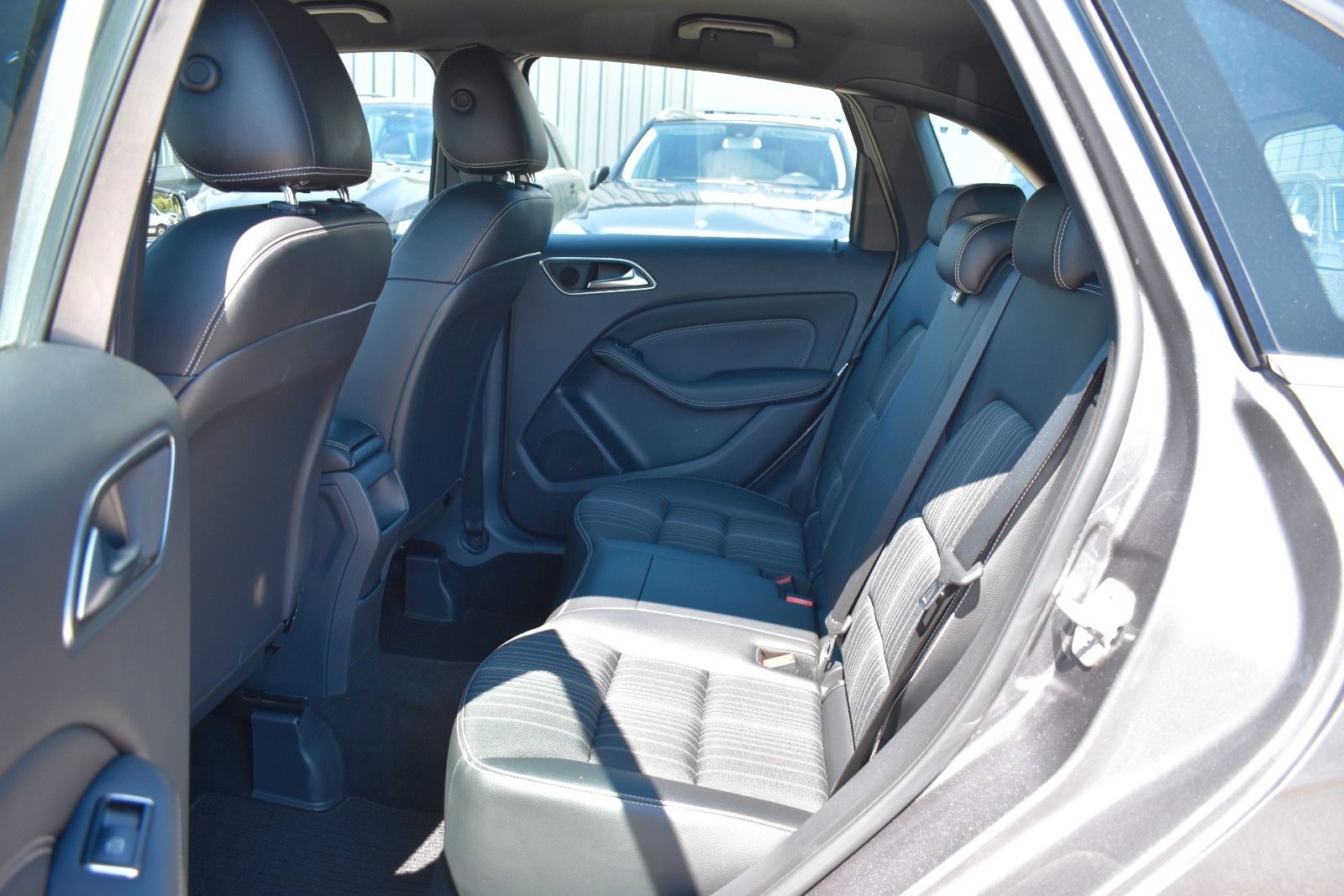 Fahrzeugabbildung Mercedes-Benz B 200 CDI Automatik Sport Paket Navi Sitzheizung