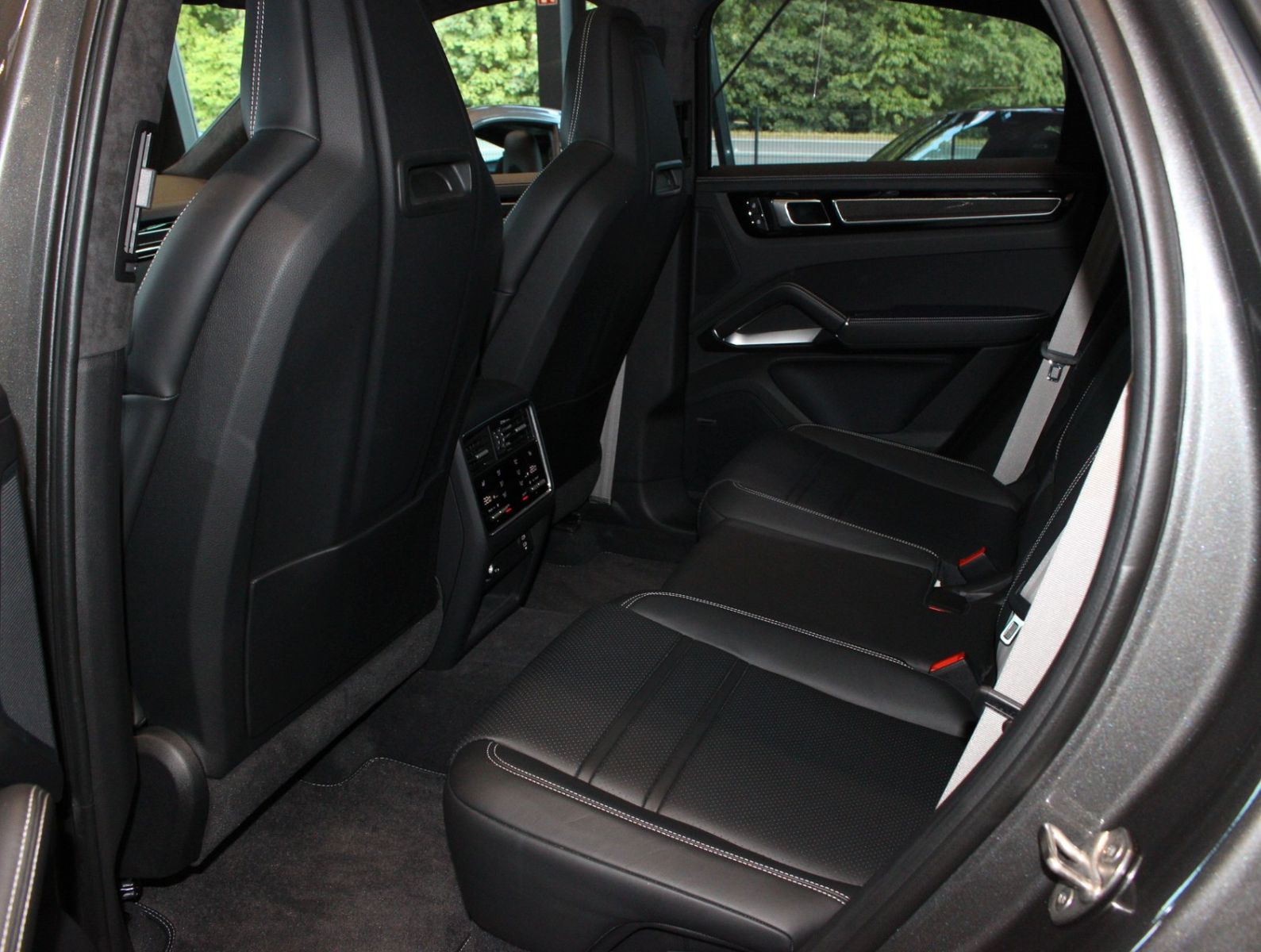 Fahrzeugabbildung Porsche Cayenne Turbo SportDesign-Paket|Carbon|PSCB|PDCC