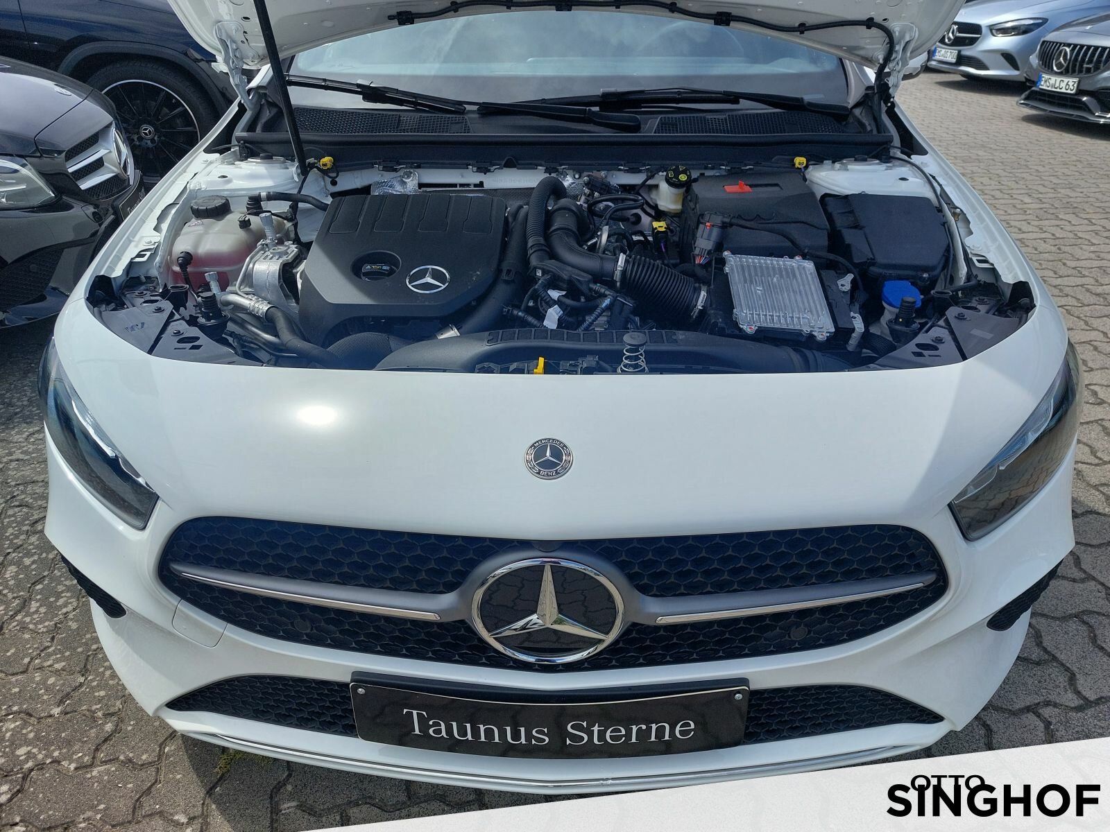 Fahrzeugabbildung Mercedes-Benz A 200 Progressive +Pano+Rü Kam+LED+MBUX+PDC+SHZ+