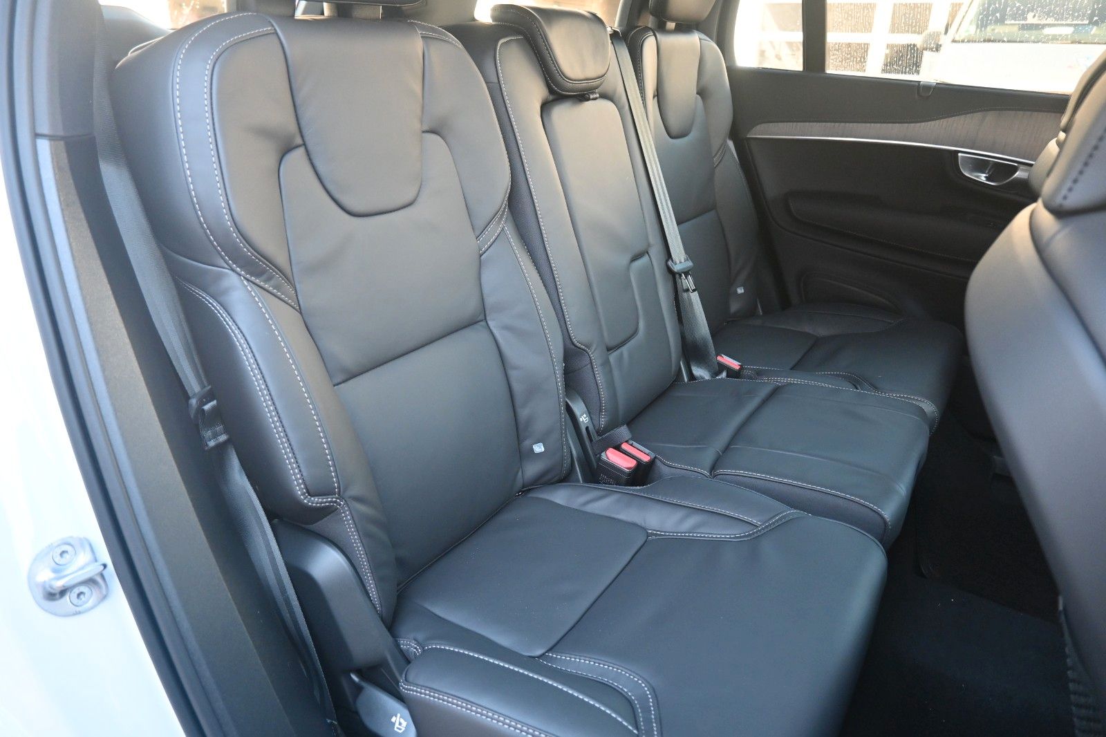 Fahrzeugabbildung Volvo XC90 B5D AWD Ultimate Bright*PANO*STHZ*LUFT*AHK