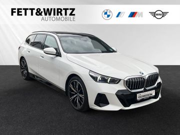 BMW 540d xDrive Touring M Sport|AHK|Pano|20"LMR|B&W