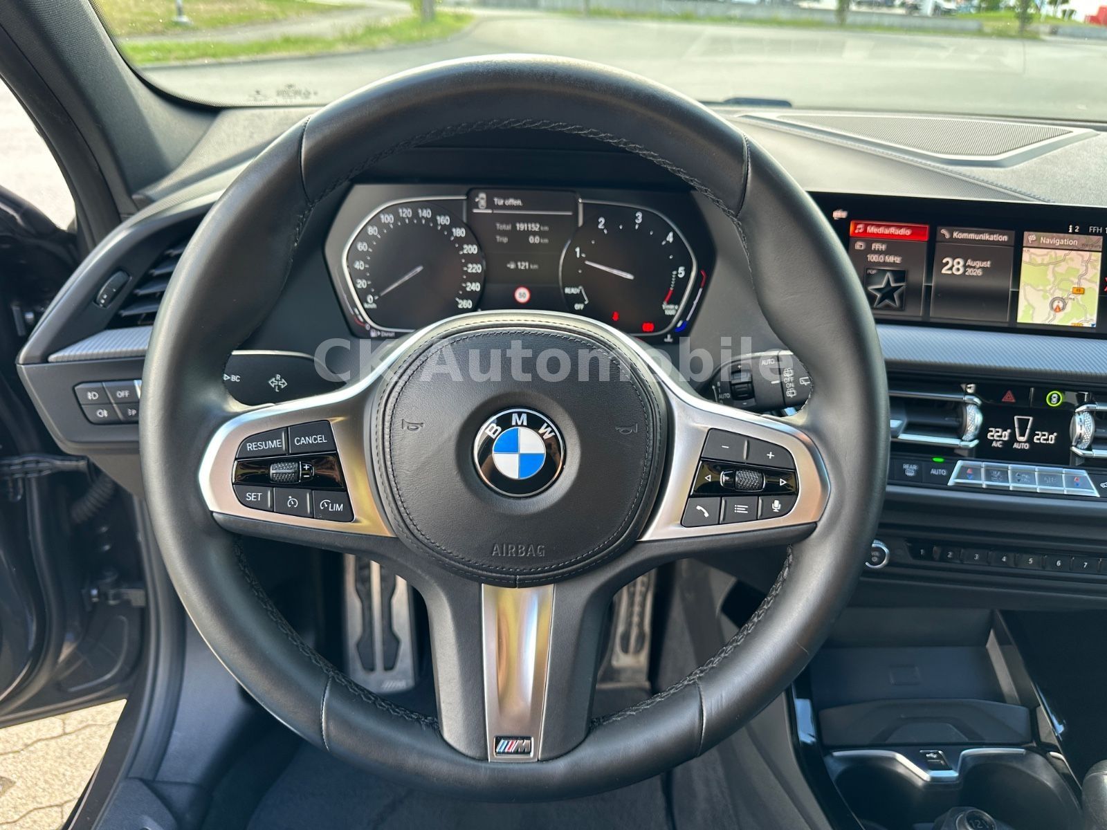 Fahrzeugabbildung BMW 118d M-Sport Shadow-Line/Navi/LED/PDC