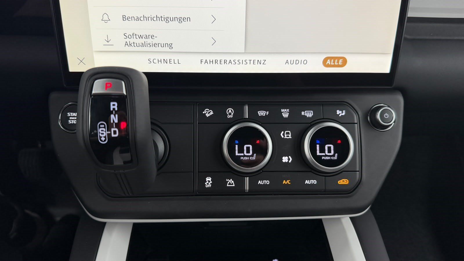 LAND ROVER Defender 110 D200 S Black AHK 19-Zoll – Bild 18