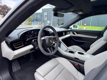 2020 Porsche TAYCAN 照片 8