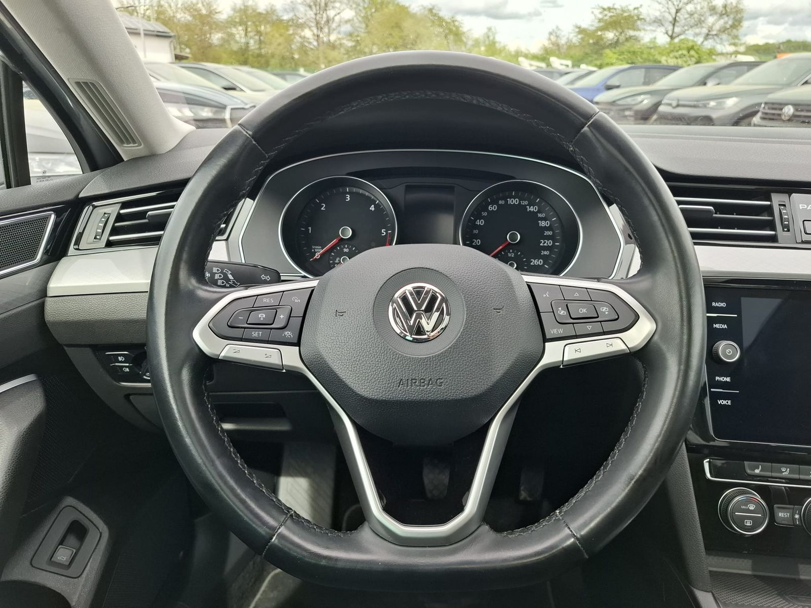 Fahrzeugabbildung Volkswagen Passat 2.0 TDI Business DSG PANO*AHK*ACC*KAMERA