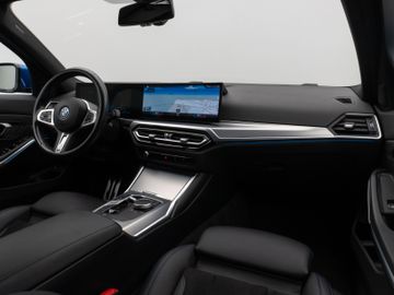 Fahrzeugabbildung BMW 330e Tour M Sport Komfortzugang Kamera 18"M LMR
