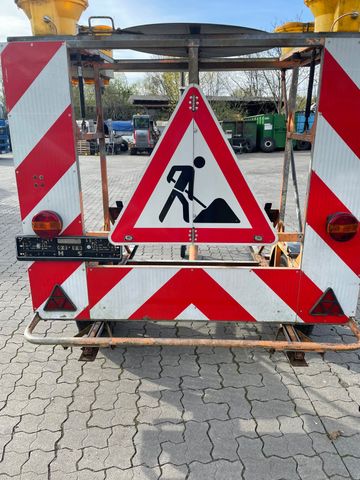 Autres Verkehrsleittafel 2x Vorhanden