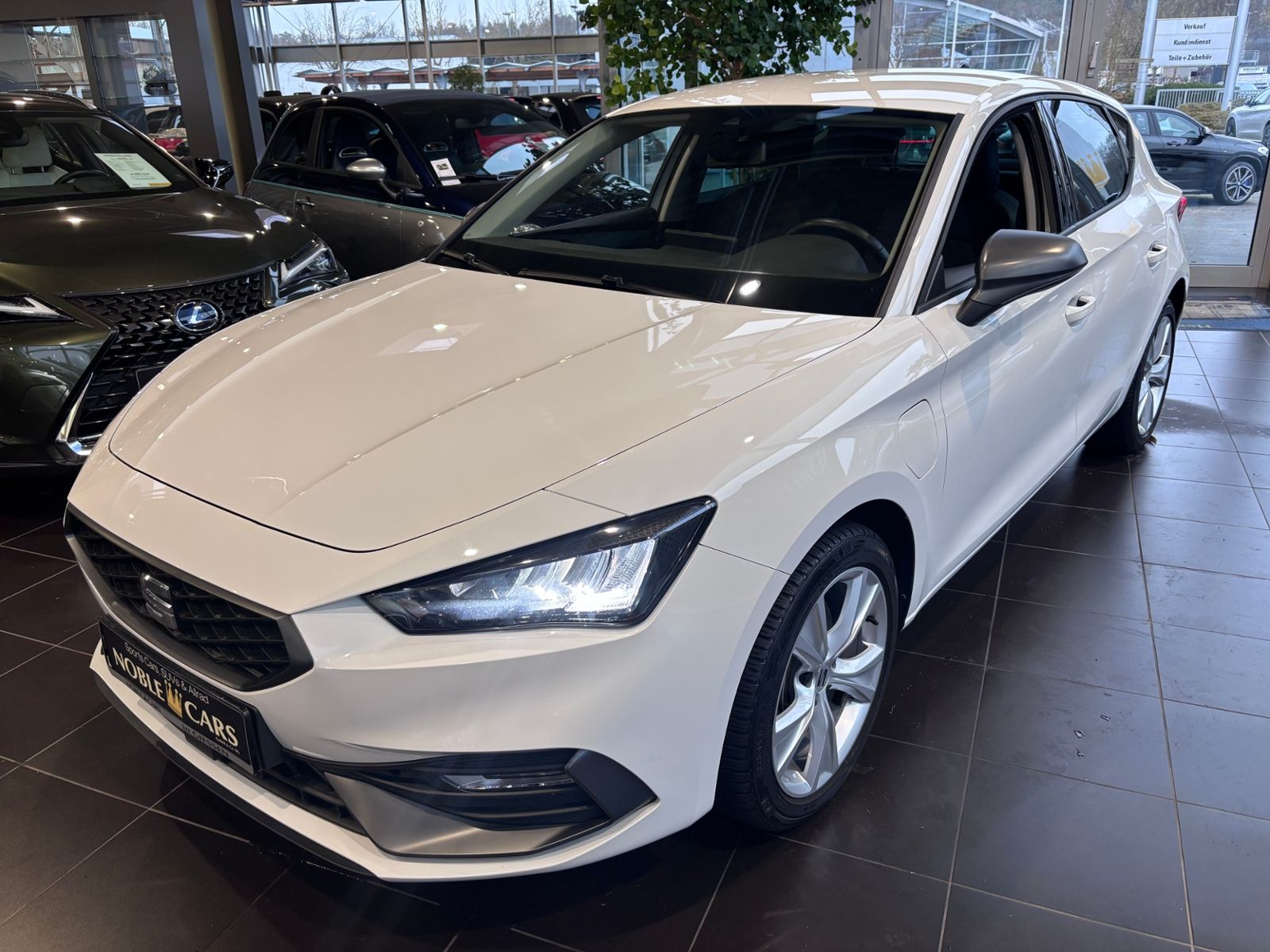 Fahrzeugabbildung SEAT Leon FR e-Hybrid LED NAVI ALU