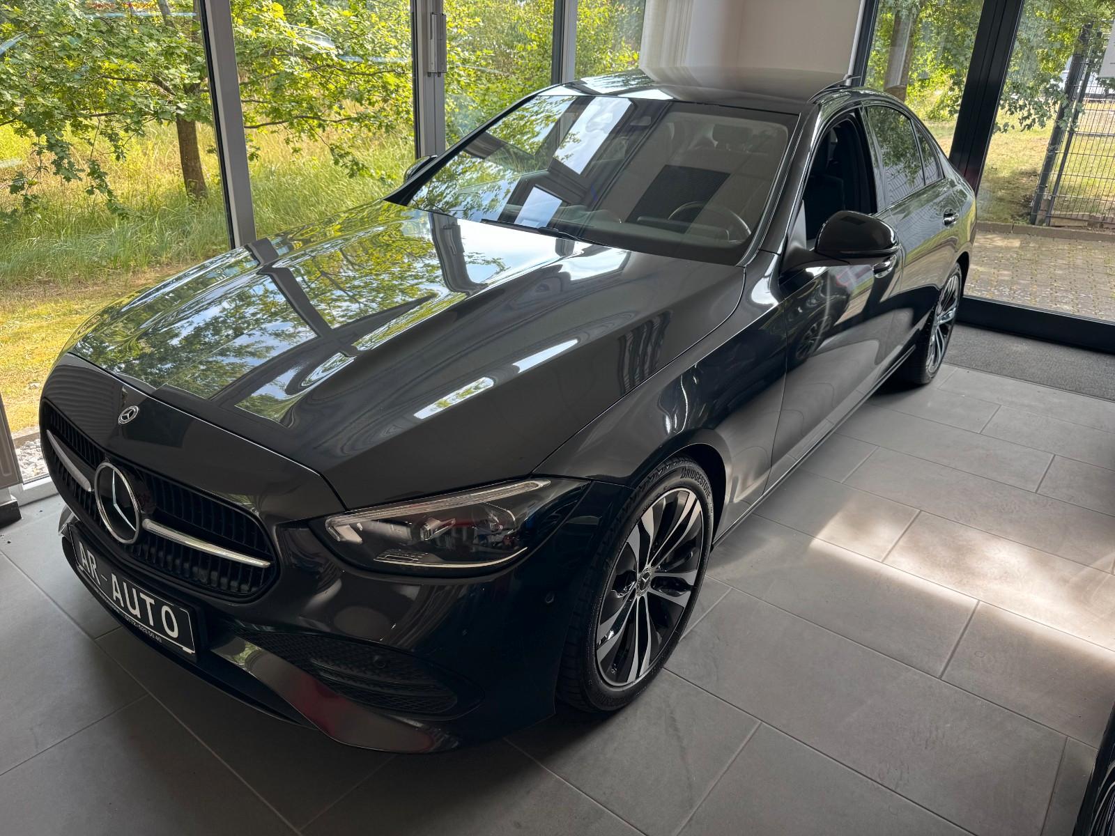 Mercedes-Benz C 300d Lim Avantgarde LED AHK Panoramadach Night