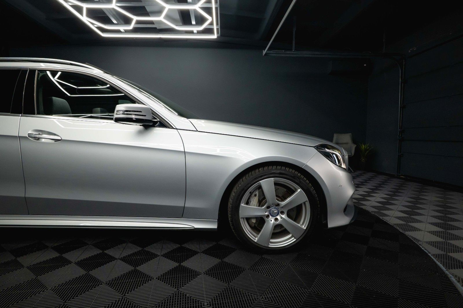 Fahrzeugabbildung Mercedes-Benz E 500 V8 CGI AMG Sport *Airmatic*Pano*ACC*H&K*