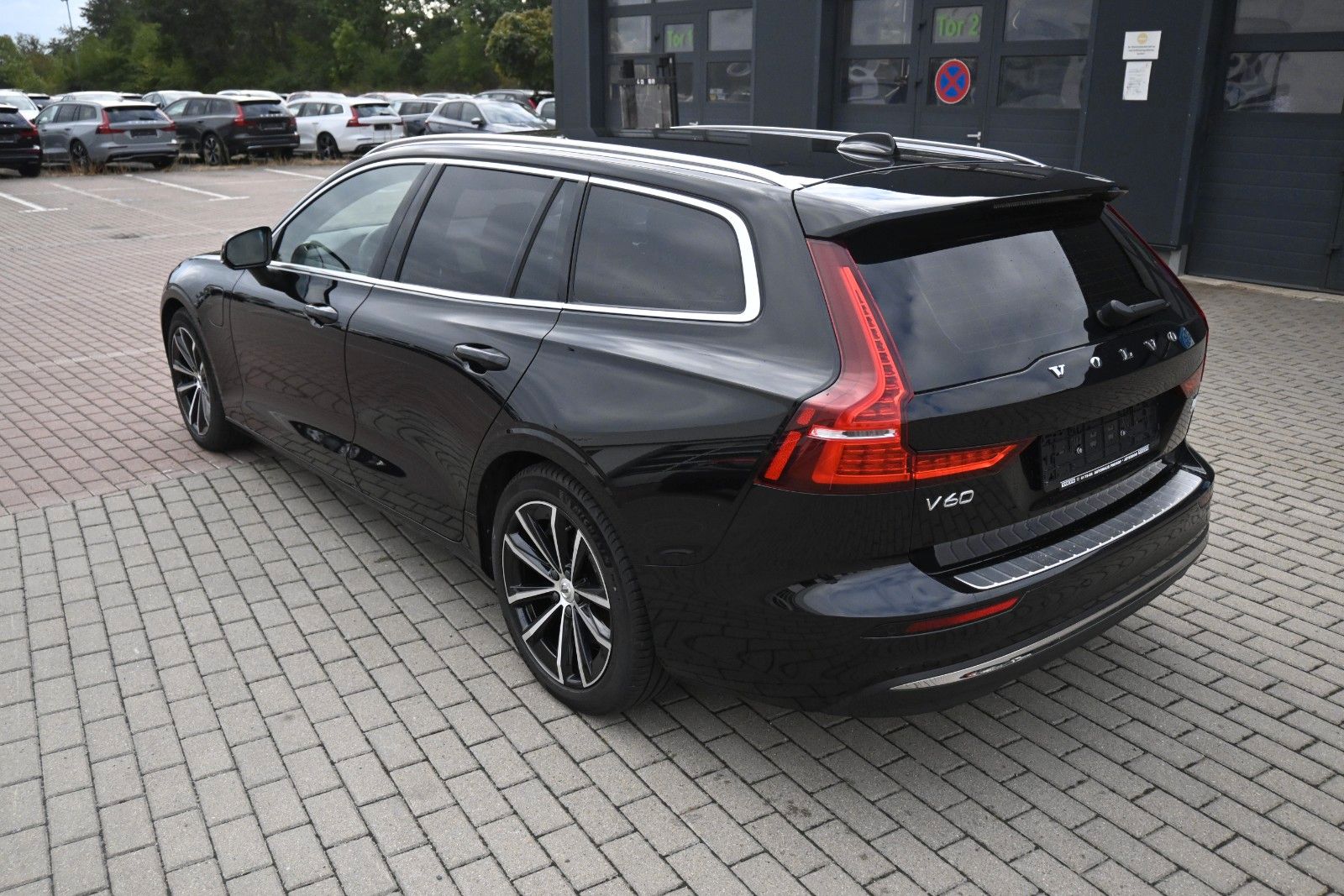 Fahrzeugabbildung Volvo V60 T6 Essential AWD*STHZG*PDC*AHK*Leder*LHZG*