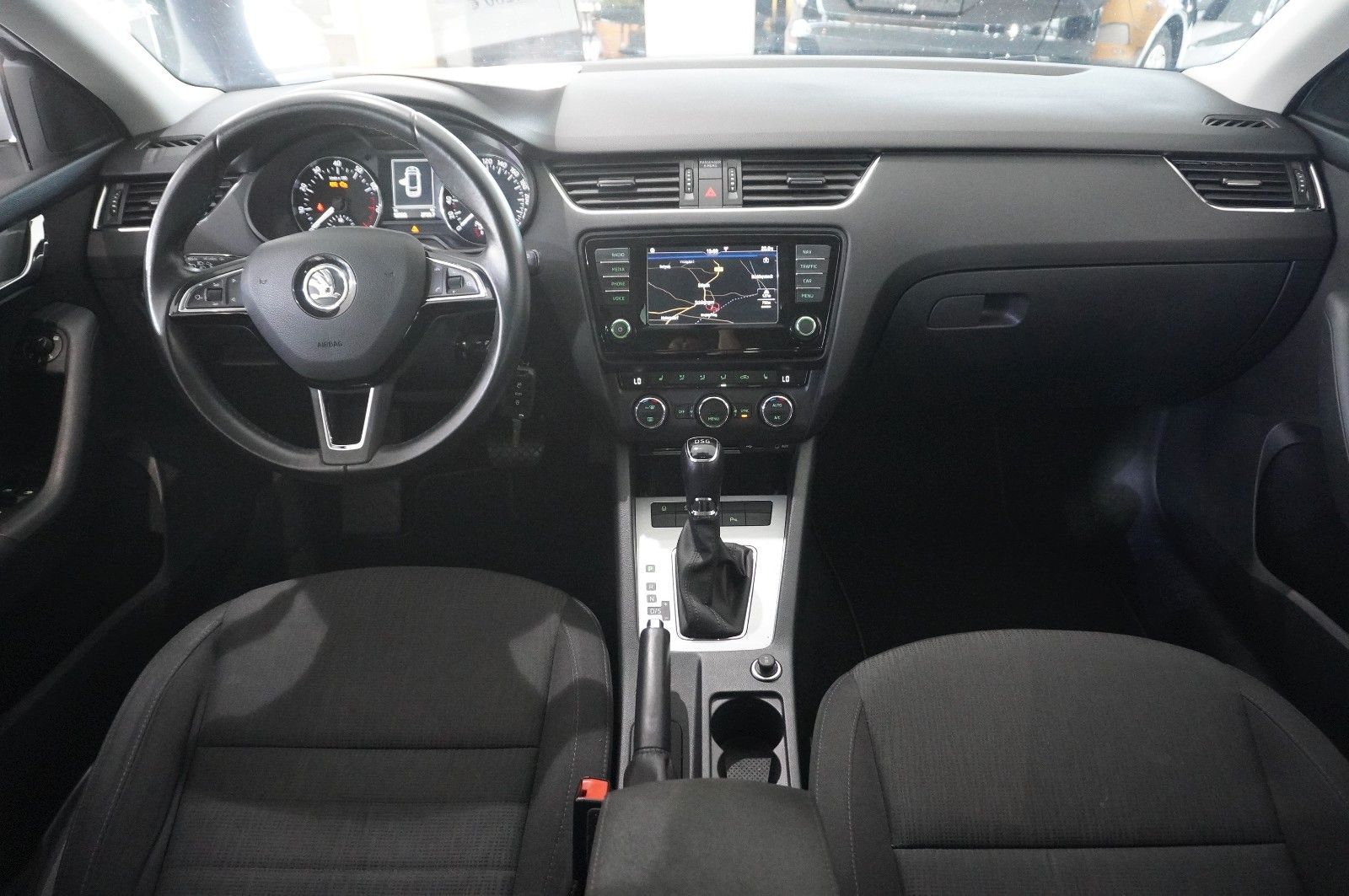 Fahrzeugabbildung SKODA Octavia Combi 1.8 TSI STYLE DSG NAVI/LED/SHZ/DAB