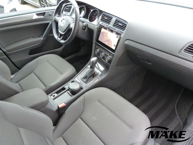 e-Golf Wärmepumpe, CCS-Ladedose, LED, Navi, SHZ,
