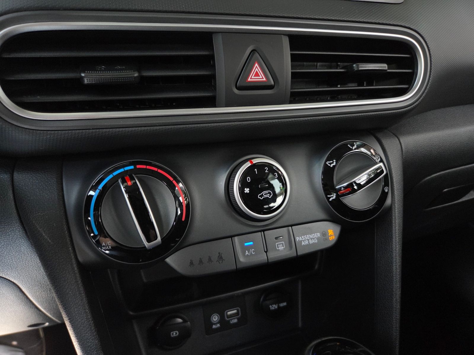 Fahrzeugabbildung Hyundai KONA Trend 2WD KLIMA LED NAV SHZ ALU