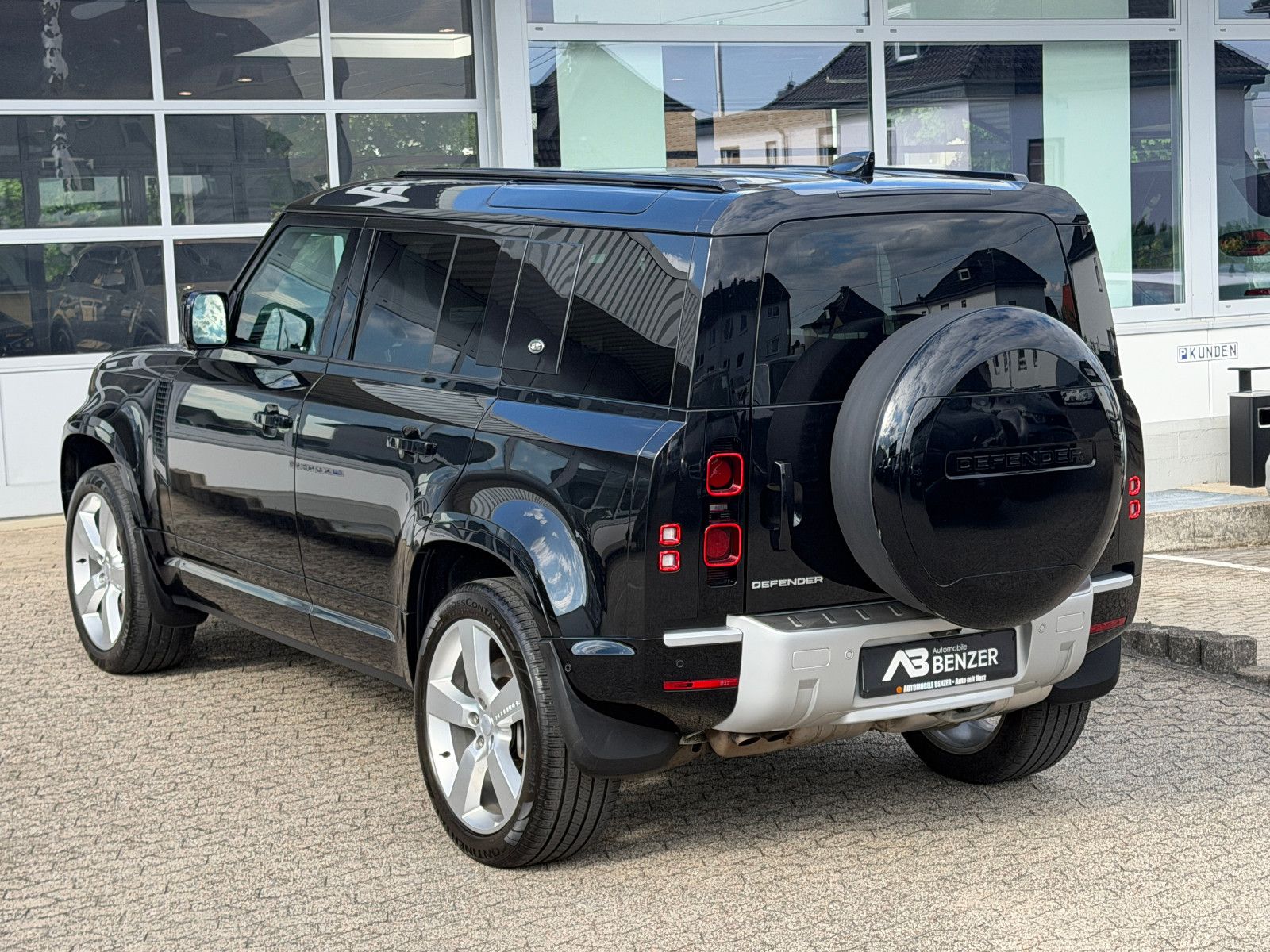 Fahrzeugabbildung Land Rover Defender 110 XS Edition/PANO/AHK/MERIDIAN/3D-KAM