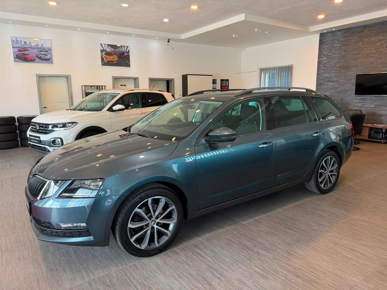 Skoda OCTAVIA 2.0TDI*DSG*NAVI*LED*KEY*DAB*ACC*PDC*17"