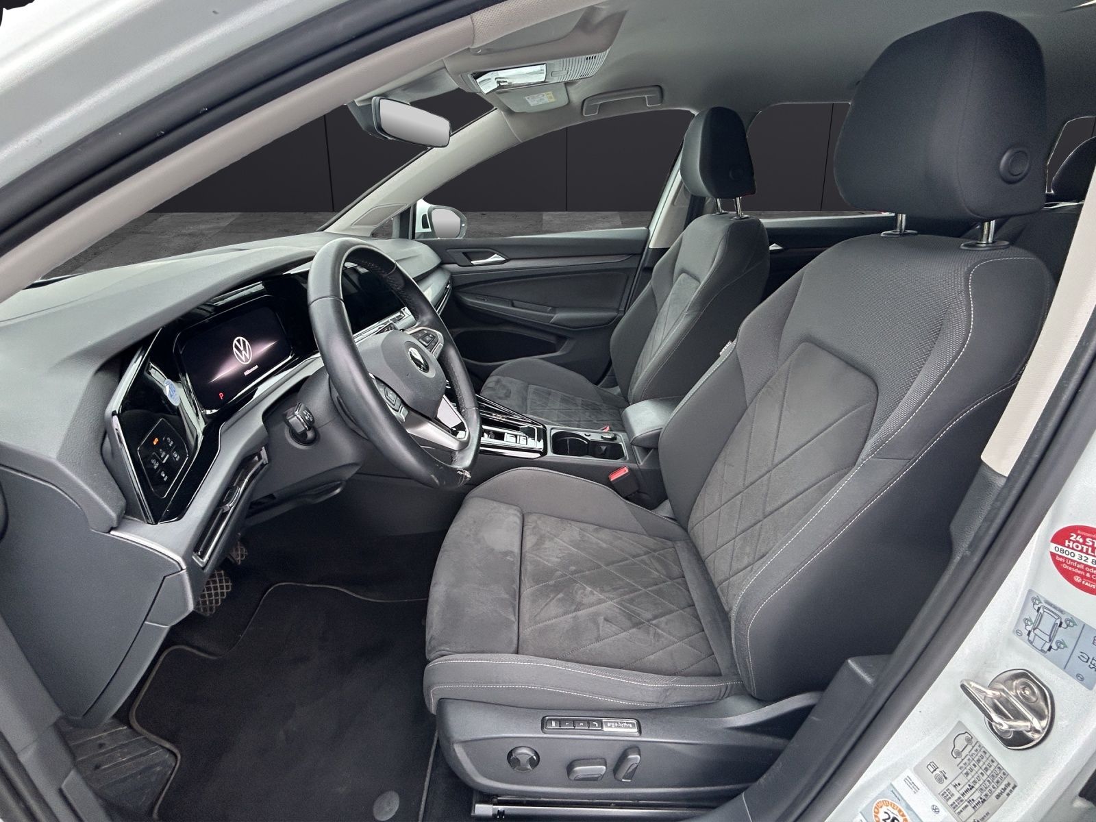 Fahrzeugabbildung Volkswagen Golf VIII Variant Style TDI DSG IQ.Light ACC SH