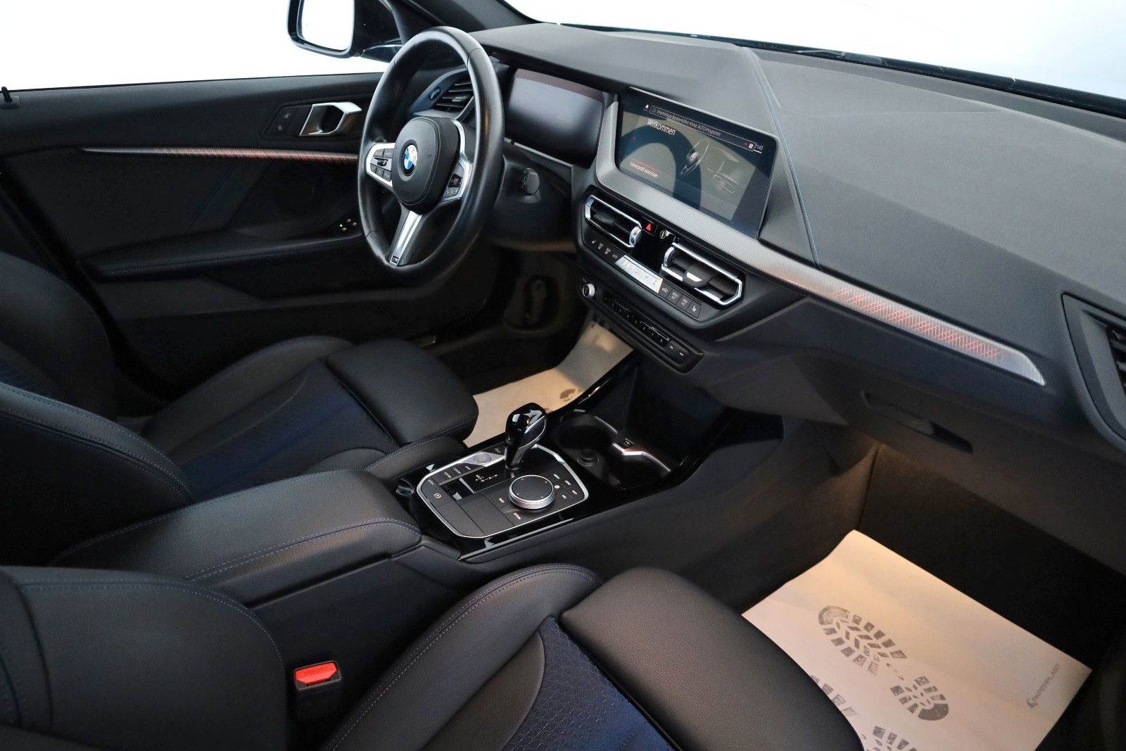 Fahrzeugabbildung BMW 120 i M Sport, T.Leder,Navi,LED,SH,Kamera,+WR