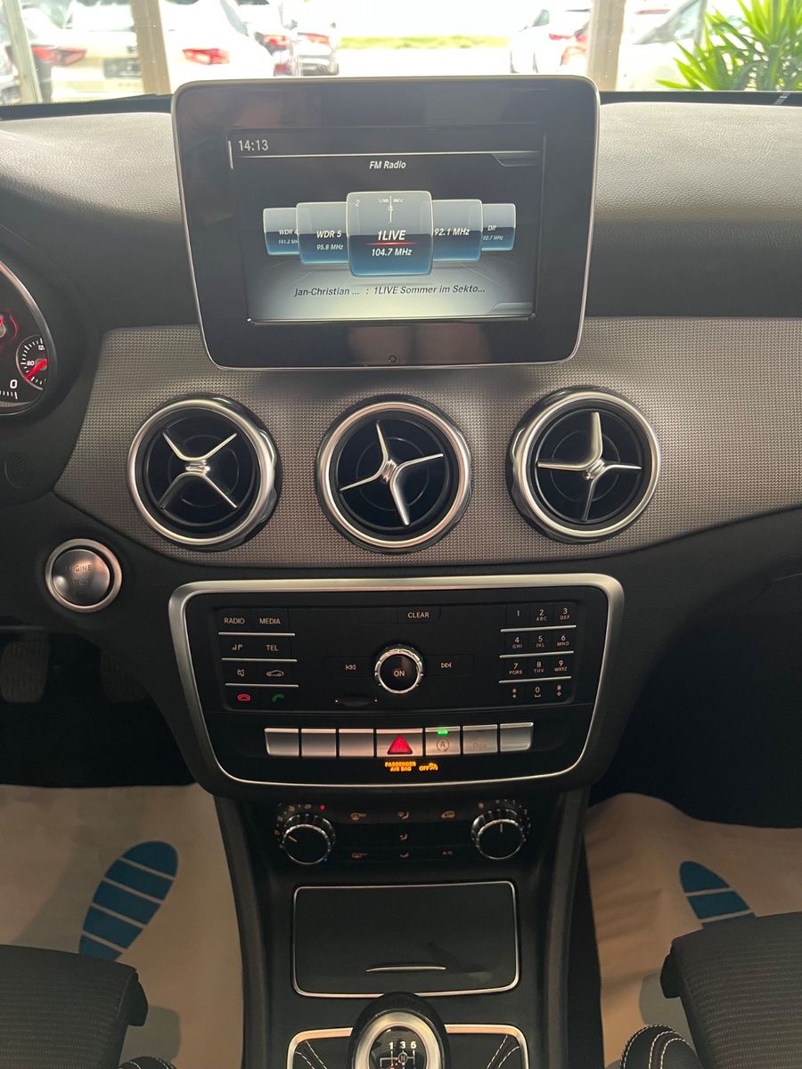 Fahrzeugabbildung Mercedes-Benz GLA 200 * SPORT-LINE URBAN * 1.HAND *