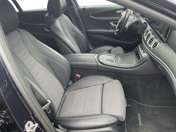 Mercedes E 220 - 12
