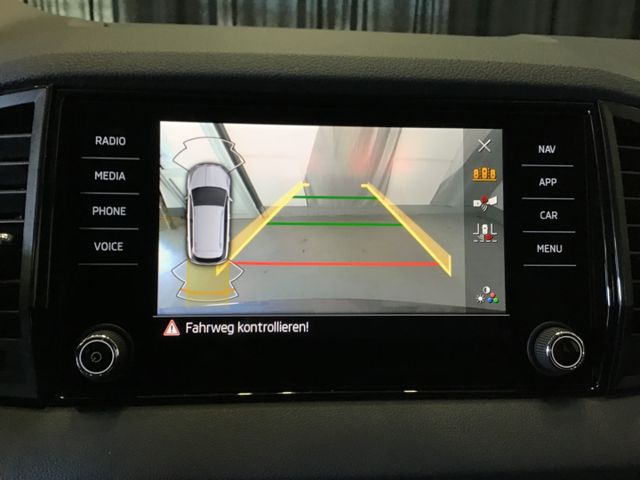 Fahrzeugabbildung Skoda Karoq Selection 1.5TSI DSG/LED/SHZ/Tempo/SmartLi