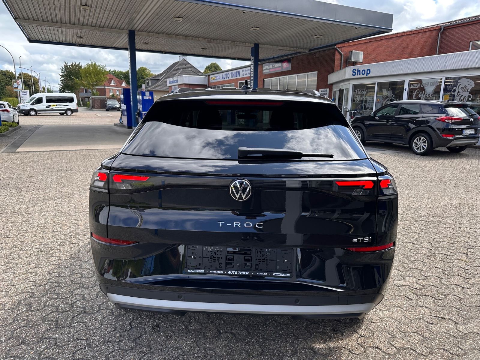 Fahrzeugabbildung Volkswagen T-Roc 1.5 eTSI DSG Life APP/ACC/LED/SHZG/PDC