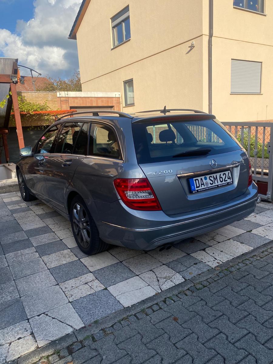 Mercedes-Benz C200 2011 — rear view