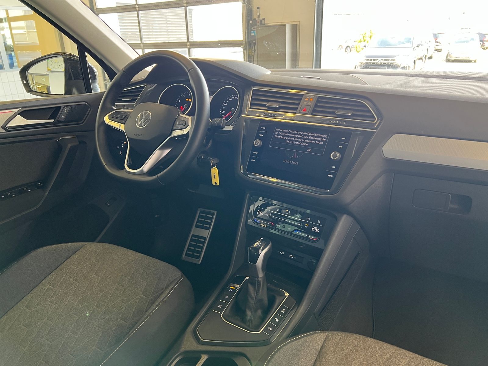 Fahrzeugabbildung Volkswagen Tiguan MOVE 1.5 TSI DSG *AHK, LED, Navi, 17'-LM*