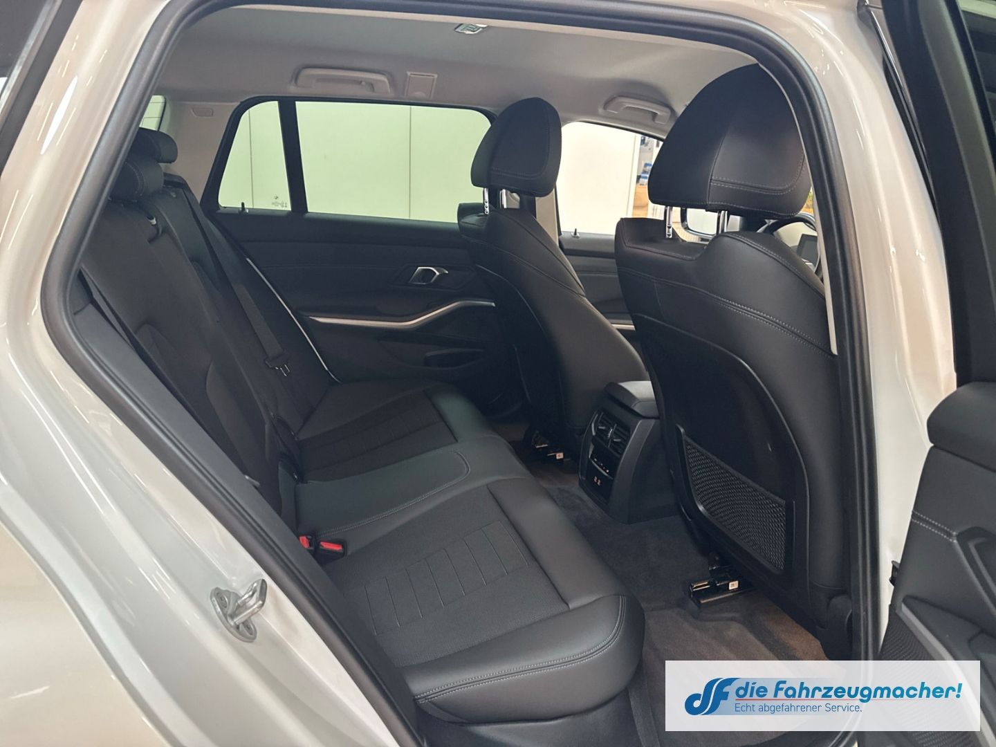 Fahrzeugabbildung BMW 320 d Touring Mild-Hybrid EU6d HUD Navi Digitale