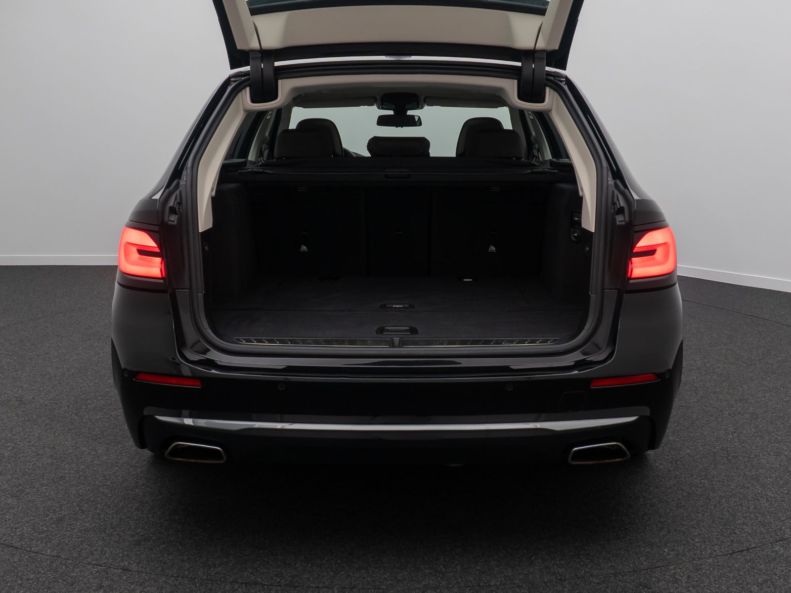 Fahrzeugabbildung BMW 530d Luxury Line HUD DAB H/K Panorama Individual