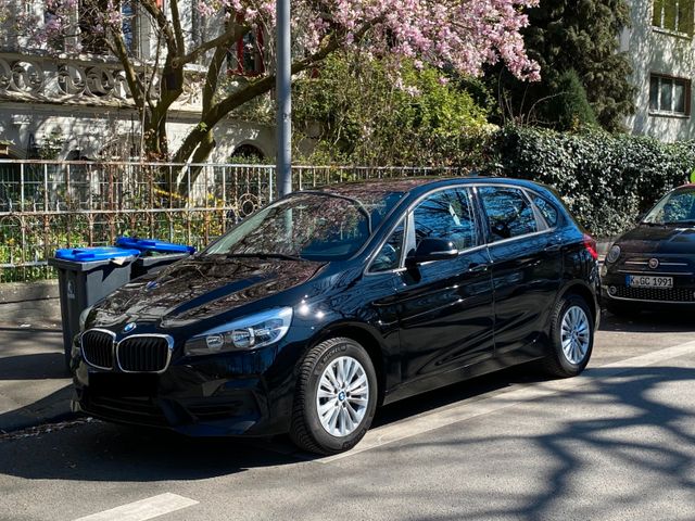 BMW 220i  Active Tourer Advantage mit Soundsystem