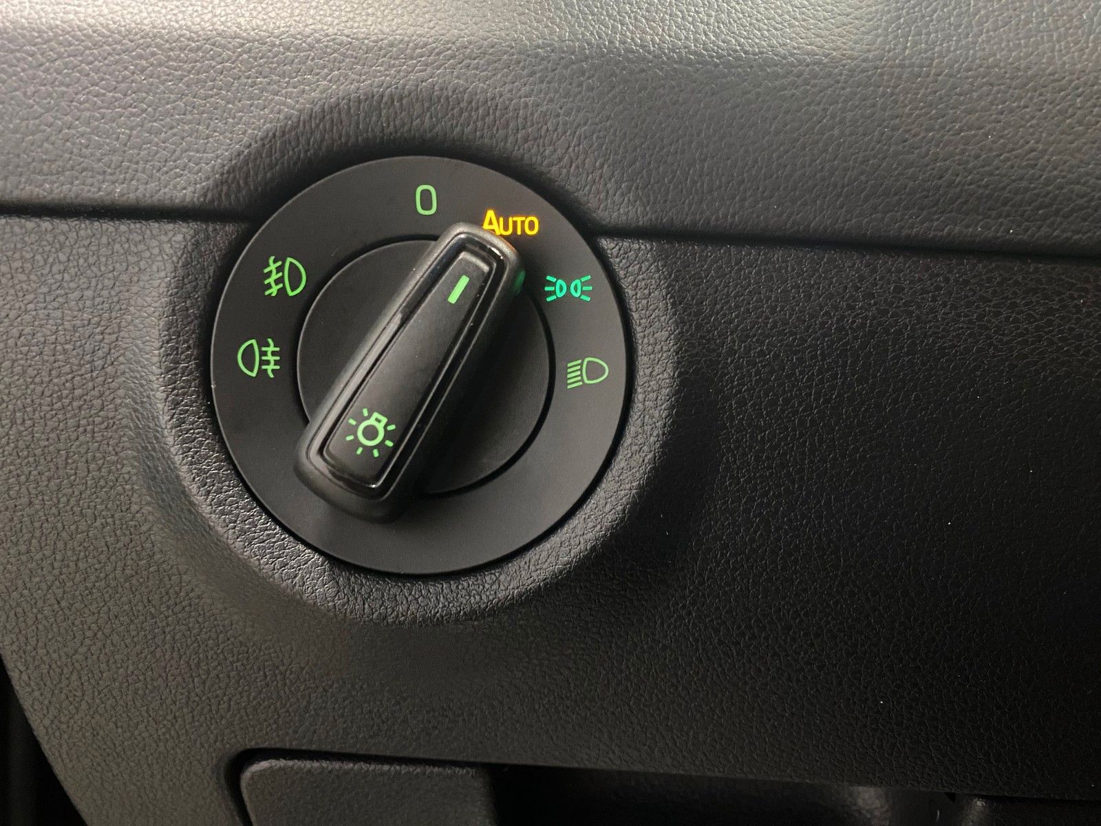 Fahrzeugabbildung SKODA Octavia 1.4 TSI Ambition Combi+NAVI+TEMPOMAT+SHZ