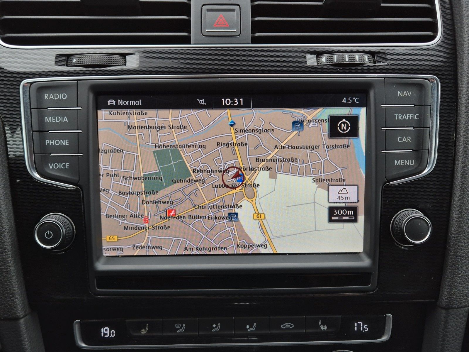 Fahrzeugabbildung Volkswagen GOLF VII GTI PERFORM DSG KAM NAVI XENON DYNAUDIO