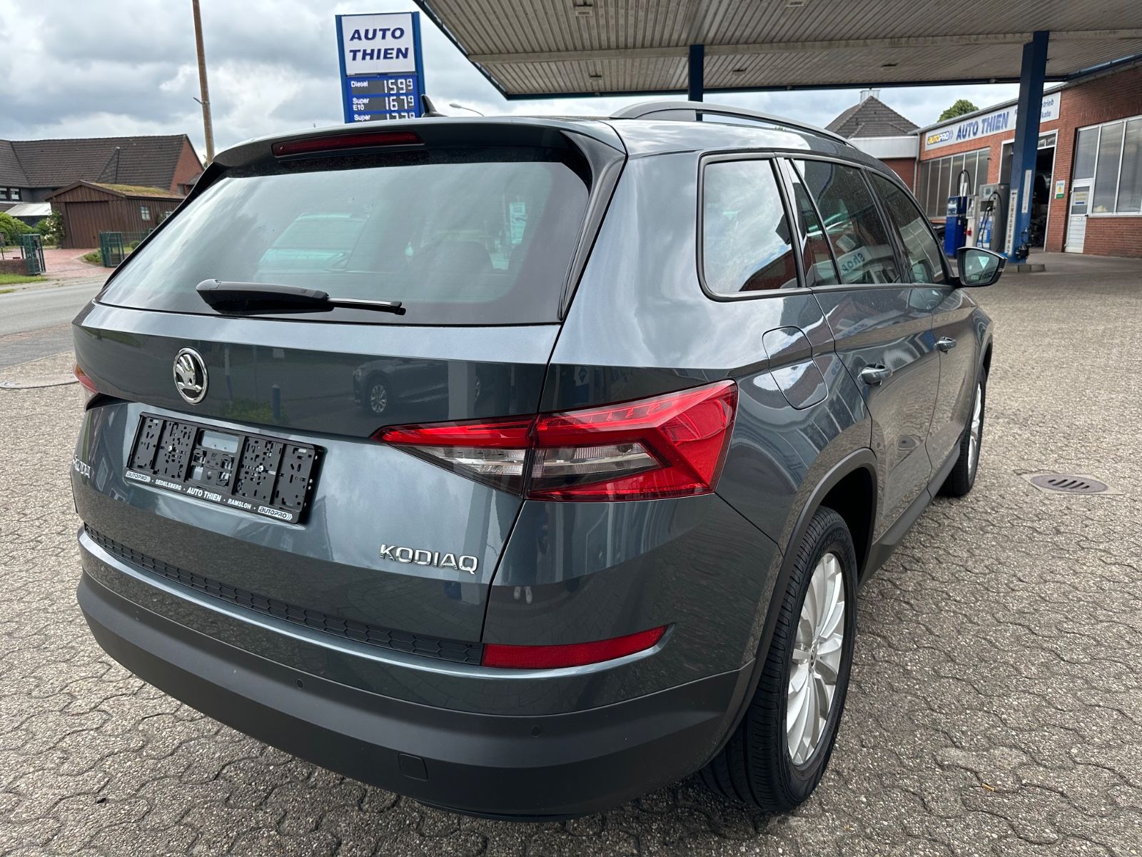 Fahrzeugabbildung SKODA Kodiaq 1.5 TSI Ambition LED/Navi/SHZG/18"