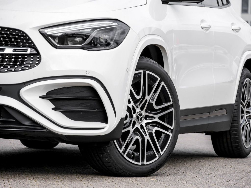 Mercedes-Benz GLA 200 AMG-Sport Pano AHK MLB Night Distr Ambi foto 6