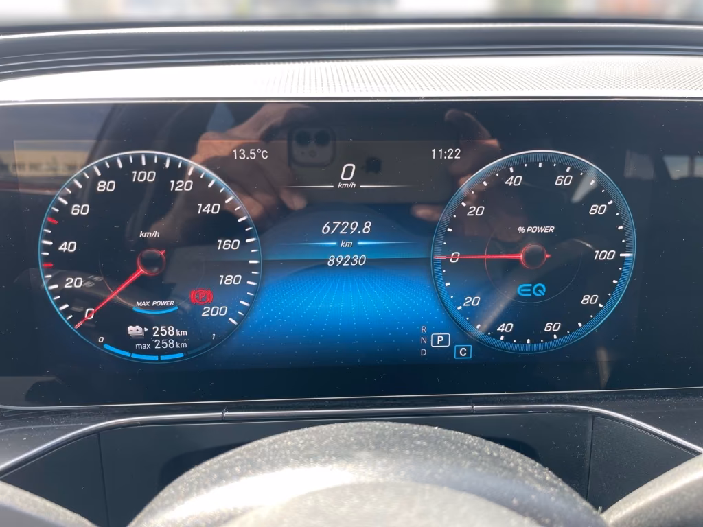 Mercedes-Benz EQC 400 4MATIC MBUX*Mbeam*AR*CarPlay*AUT*Distr